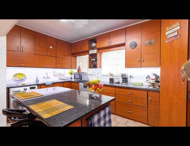 3 BEDROOM HOUSE FOR SALE IN VAN RIEBEECK PARK